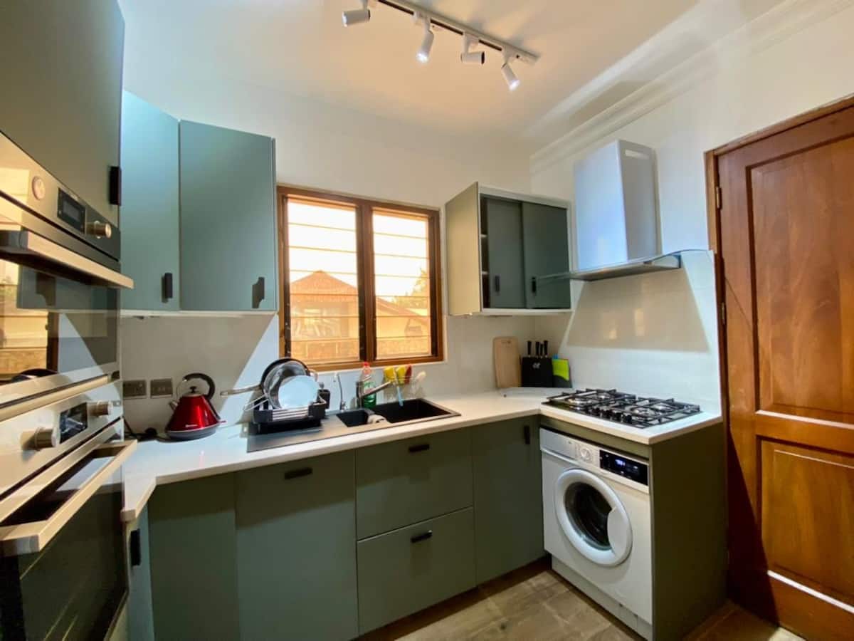 Fitted kitchen at Lickey House with hob, oven and washing machine